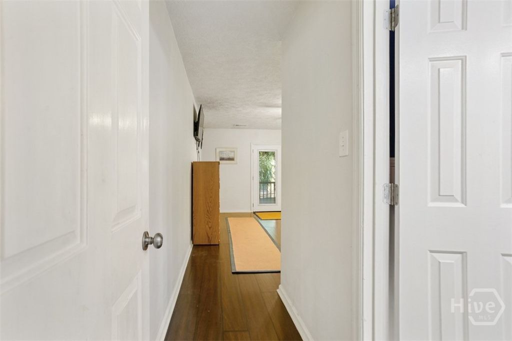 Image 33 of property listing at 220 N Cromwell Road, Savannah, GA 31410