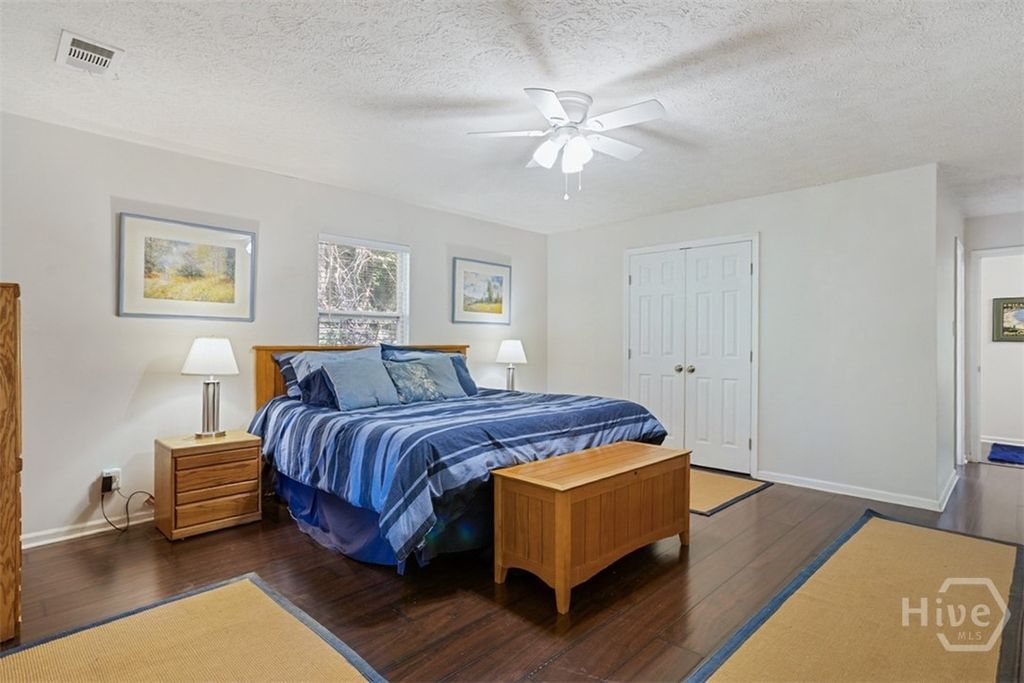 Image 35 of property listing at 220 N Cromwell Road, Savannah, GA 31410