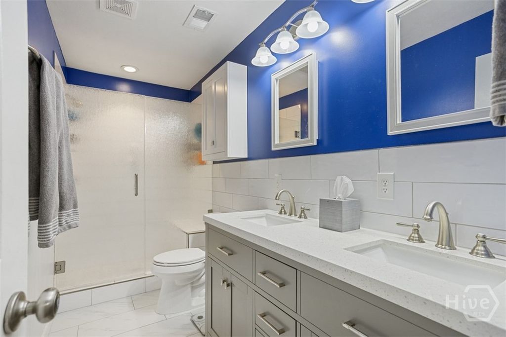 Image 36 of property listing at 220 N Cromwell Road, Savannah, GA 31410