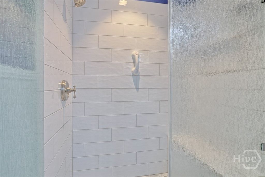 Image 37 of property listing at 220 N Cromwell Road, Savannah, GA 31410