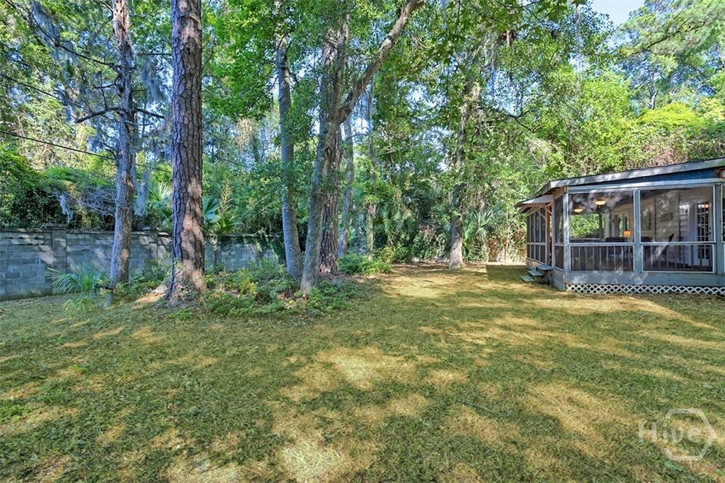 Image 43 of property listing at 220 N Cromwell Road, Savannah, GA 31410