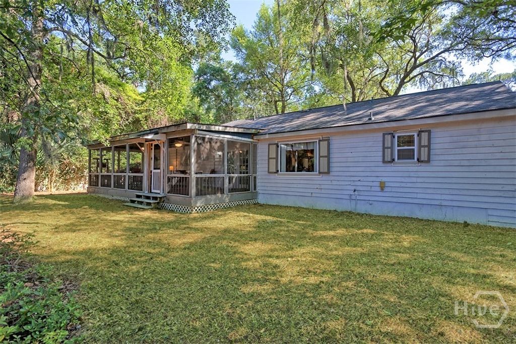 Image 44 of property listing at 220 N Cromwell Road, Savannah, GA 31410
