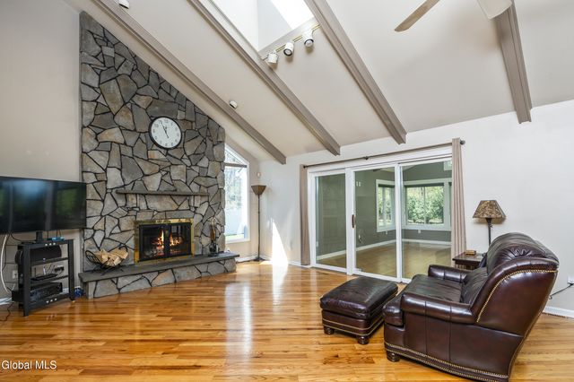 950 Gloucester Place, Niskayuna, NY 12309