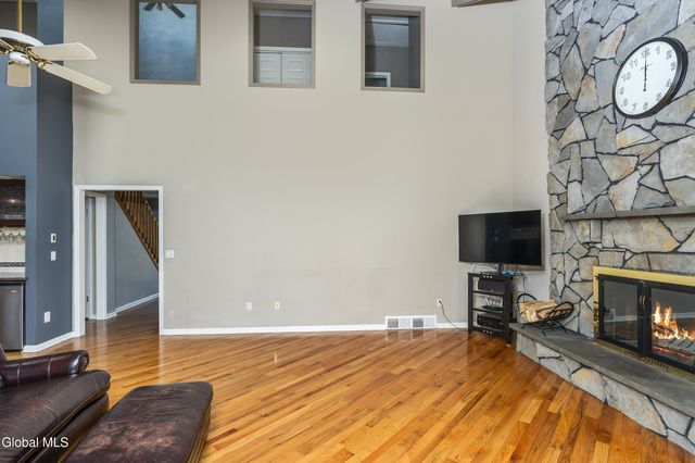 950 Gloucester Place, Niskayuna, NY 12309