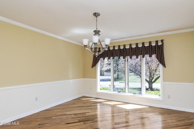 950 Gloucester Place, Niskayuna, NY 12309
