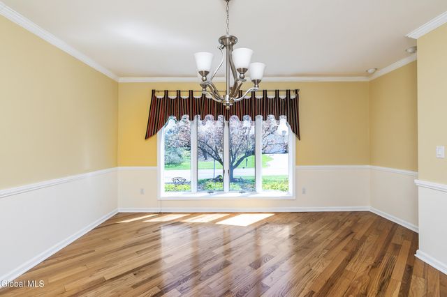 950 Gloucester Place, Niskayuna, NY 12309