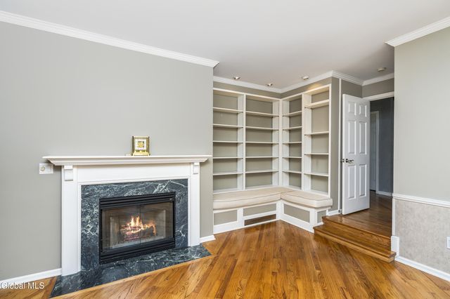 950 Gloucester Place, Niskayuna, NY 12309