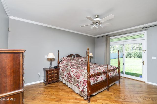 950 Gloucester Place, Niskayuna, NY 12309