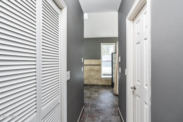 950 Gloucester Place, Niskayuna, NY 12309