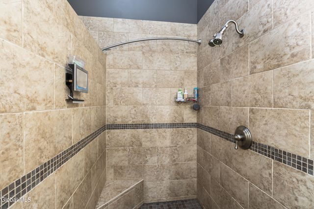 950 Gloucester Place, Niskayuna, NY 12309