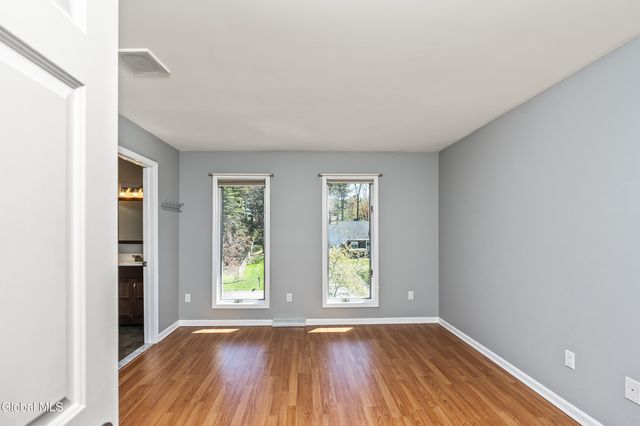 950 Gloucester Place, Niskayuna, NY 12309