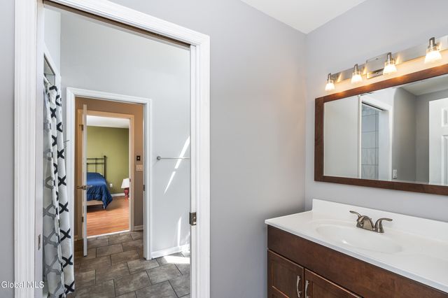 950 Gloucester Place, Niskayuna, NY 12309