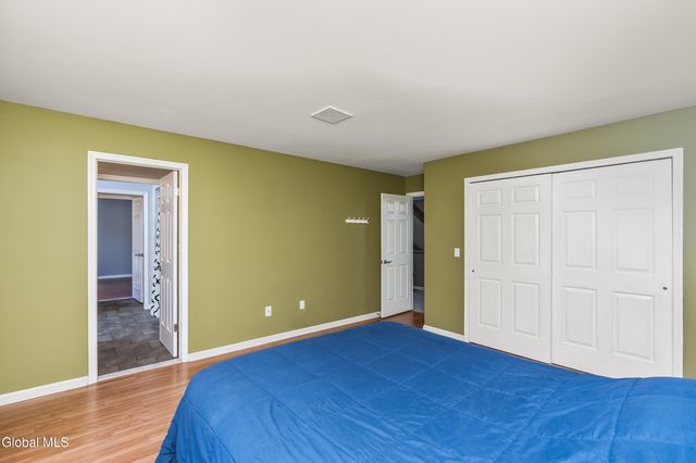 950 Gloucester Place, Niskayuna, NY 12309