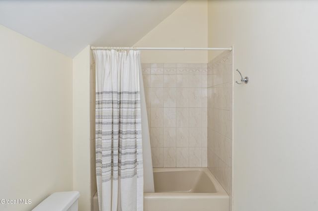950 Gloucester Place, Niskayuna, NY 12309