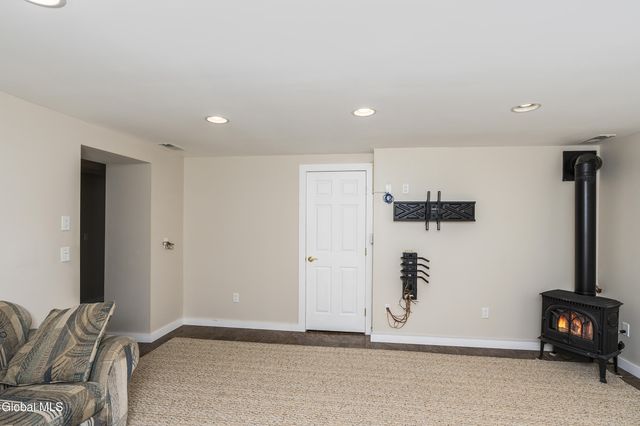 950 Gloucester Place, Niskayuna, NY 12309