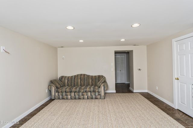 950 Gloucester Place, Niskayuna, NY 12309