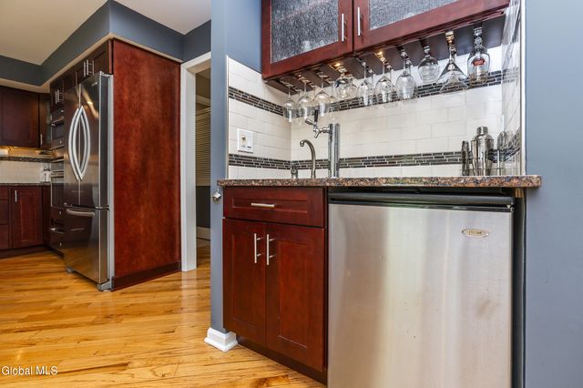 950 Gloucester Place, Niskayuna, NY 12309