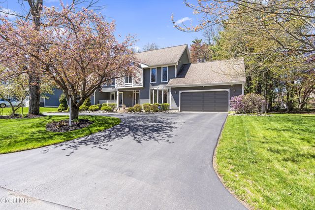 950 Gloucester Place, Niskayuna, NY 12309
