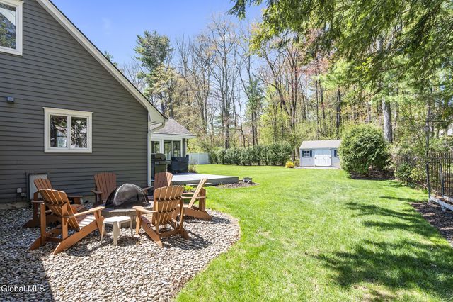 950 Gloucester Place, Niskayuna, NY 12309