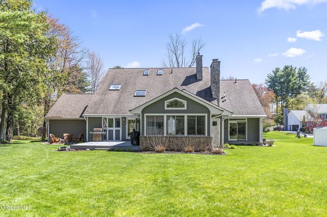 950 Gloucester Place, Niskayuna, NY 12309