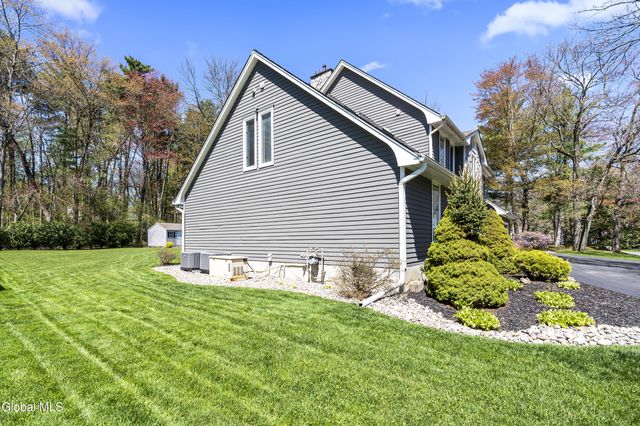 950 Gloucester Place, Niskayuna, NY 12309