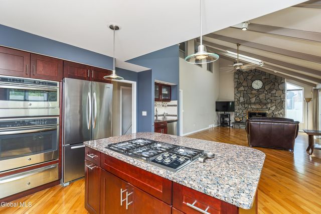 950 Gloucester Place, Niskayuna, NY 12309
