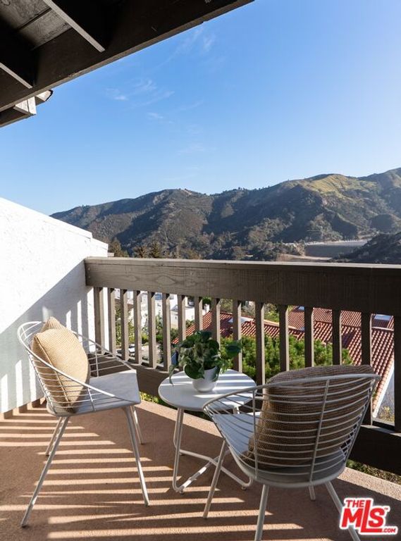 Image 15 of property listing at 1692 Michael Lane, Los Angeles, CA 90272
