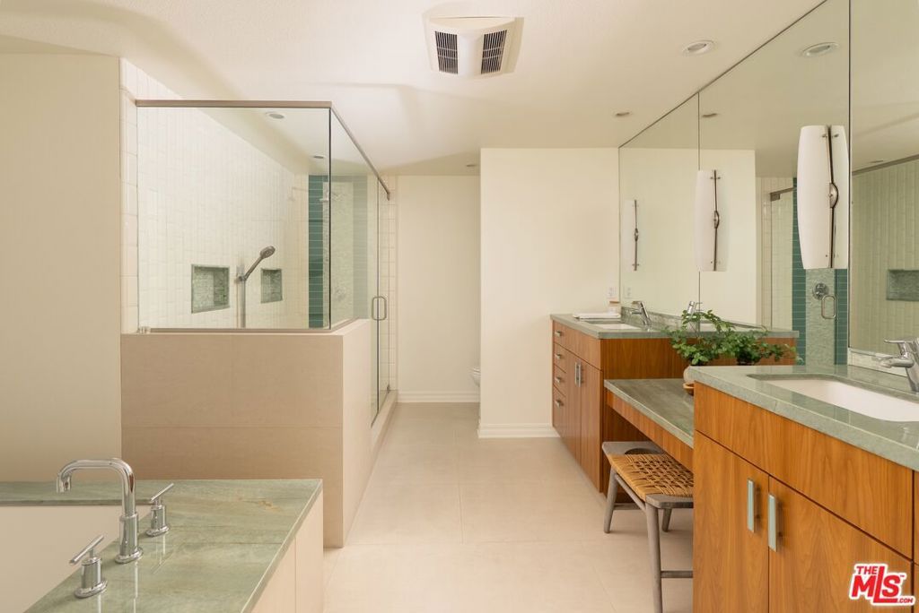 Image 16 of property listing at 1692 Michael Lane, Los Angeles, CA 90272