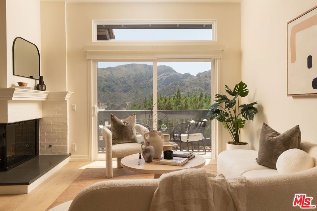Image 2 of property listing at 1692 Michael Lane, Los Angeles, CA 90272