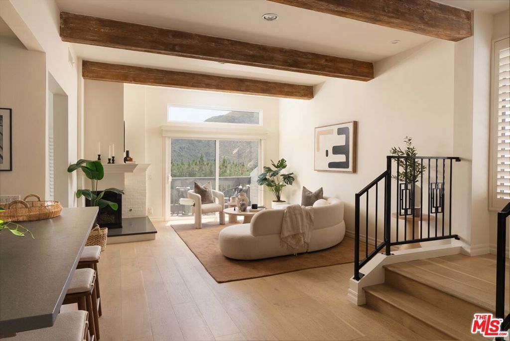 Image 3 of property listing at 1692 Michael Lane, Los Angeles, CA 90272