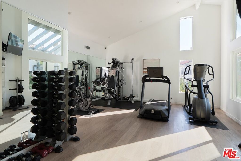 Image 30 of property listing at 1692 Michael Lane, Los Angeles, CA 90272