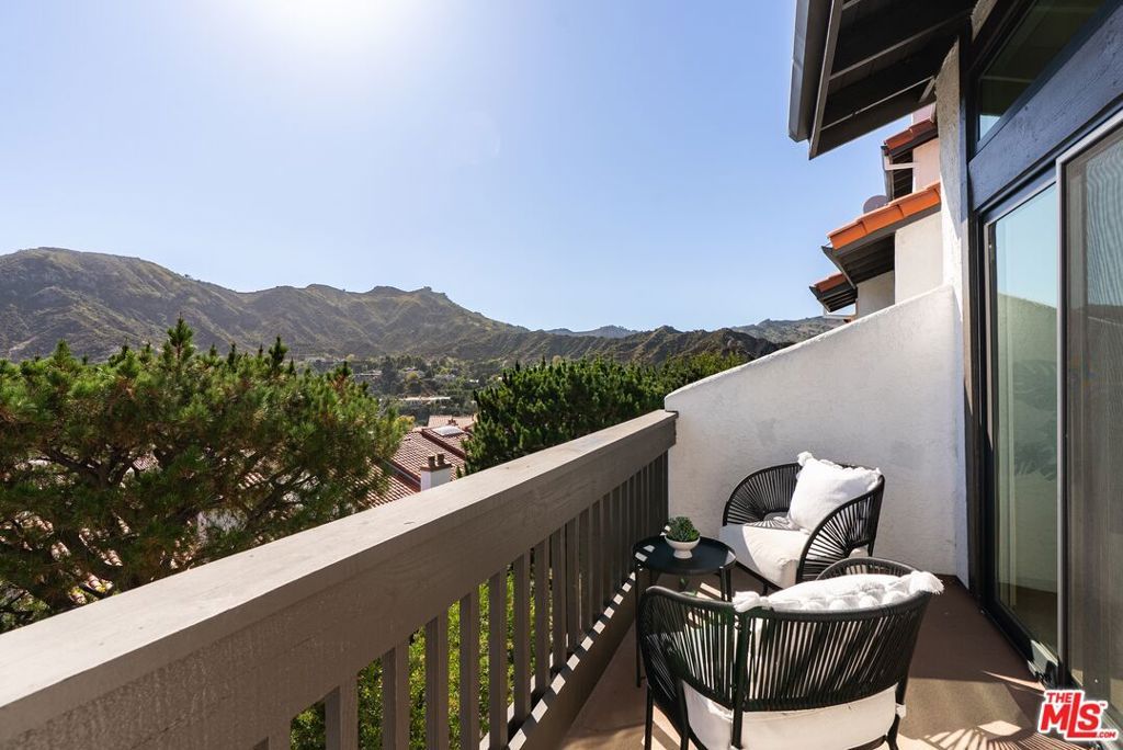 Image 4 of property listing at 1692 Michael Lane, Los Angeles, CA 90272