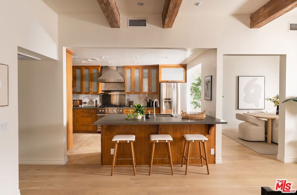 Image 5 of property listing at 1692 Michael Lane, Los Angeles, CA 90272
