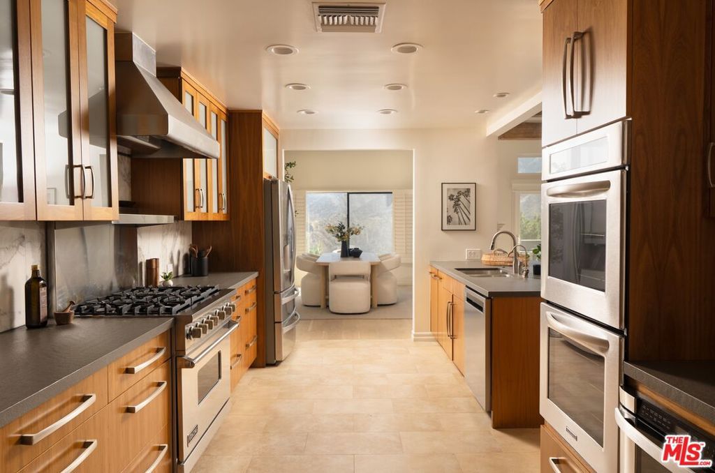 Image 8 of property listing at 1692 Michael Lane, Los Angeles, CA 90272