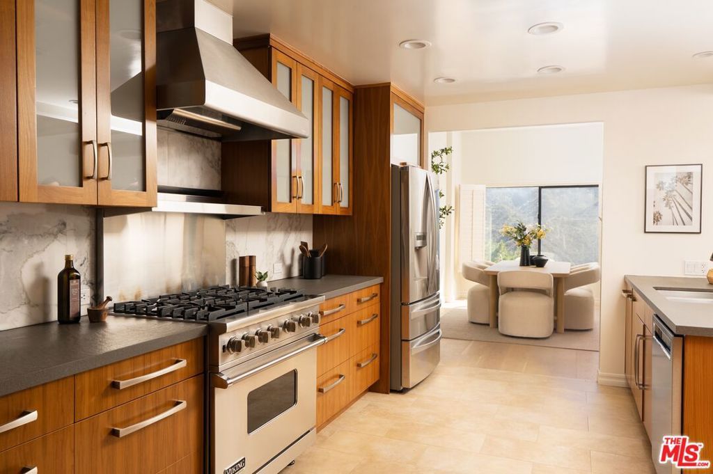 Image 9 of property listing at 1692 Michael Lane, Los Angeles, CA 90272