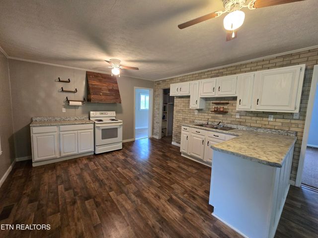 1085 Lick Branch Rd, Ewing, VA 24248