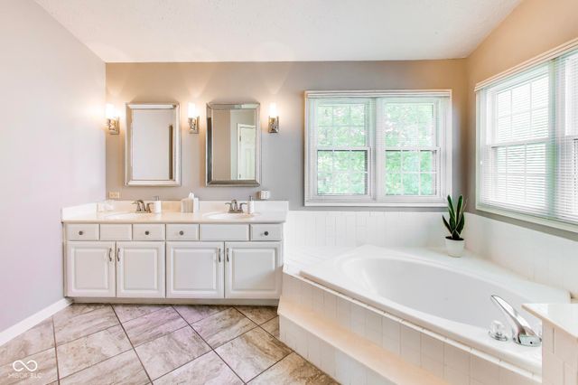 10878 Pine Bluff Drive, Fishers, IN 46037