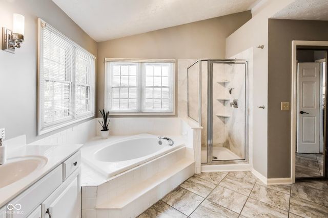 10878 Pine Bluff Drive, Fishers, IN 46037