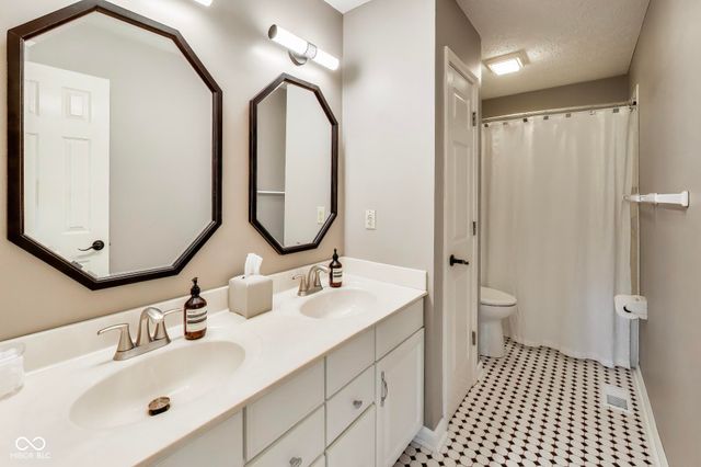10878 Pine Bluff Drive, Fishers, IN 46037