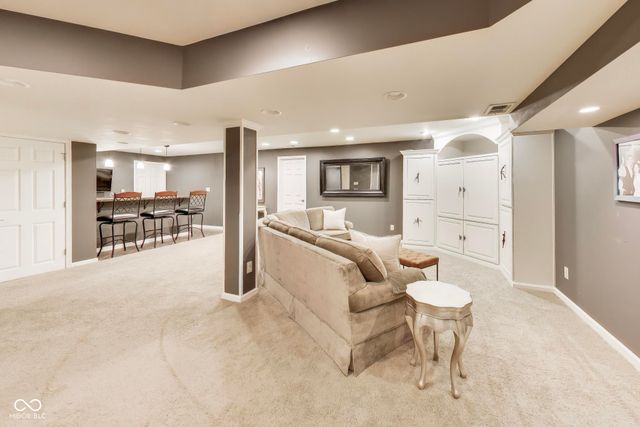 10878 Pine Bluff Drive, Fishers, IN 46037
