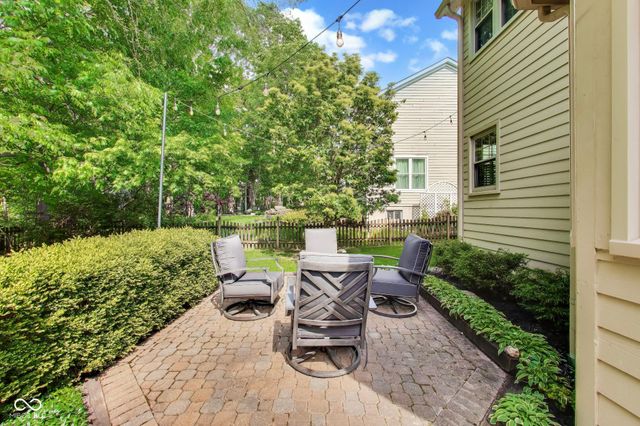 10878 Pine Bluff Drive, Fishers, IN 46037