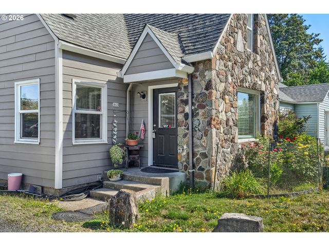 863 E St, Washougal, WA 98671