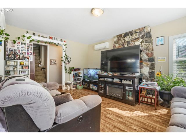 863 E St, Washougal, WA 98671