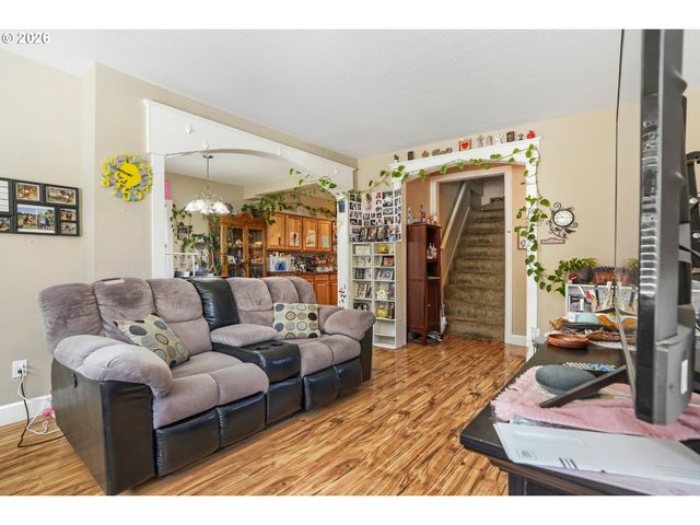 863 E St, Washougal, WA 98671