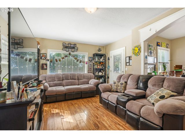 863 E St, Washougal, WA 98671