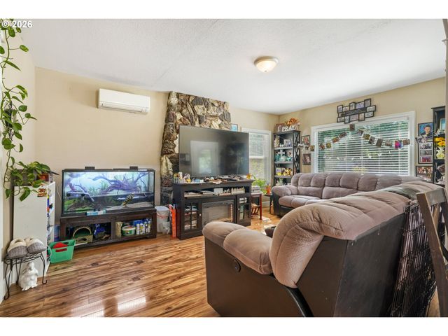 863 E St, Washougal, WA 98671