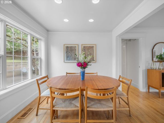 3331 Sw SEYMOUR St, Portland, OR 97239