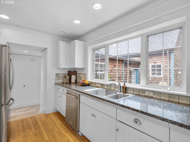 3331 Sw SEYMOUR St, Portland, OR 97239