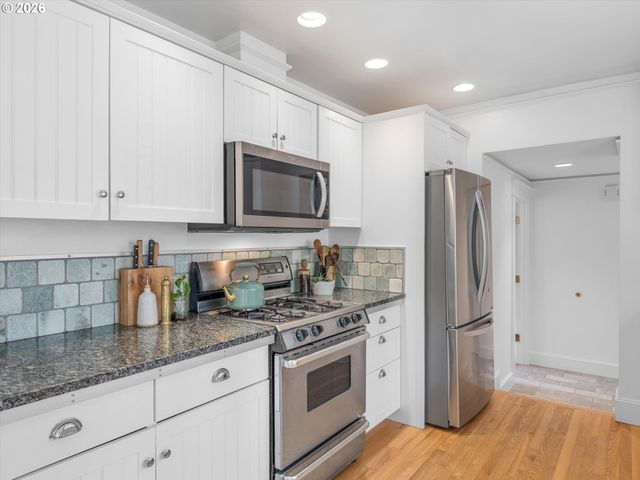 3331 Sw SEYMOUR St, Portland, OR 97239