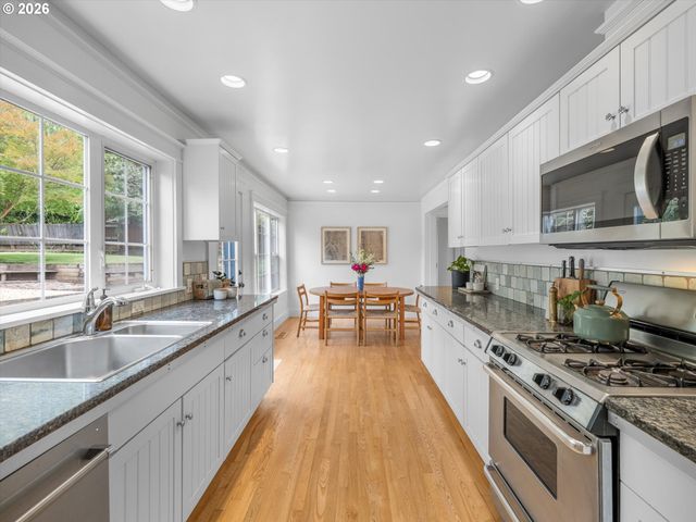3331 Sw SEYMOUR St, Portland, OR 97239